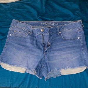 Size 18 older style AE shorts